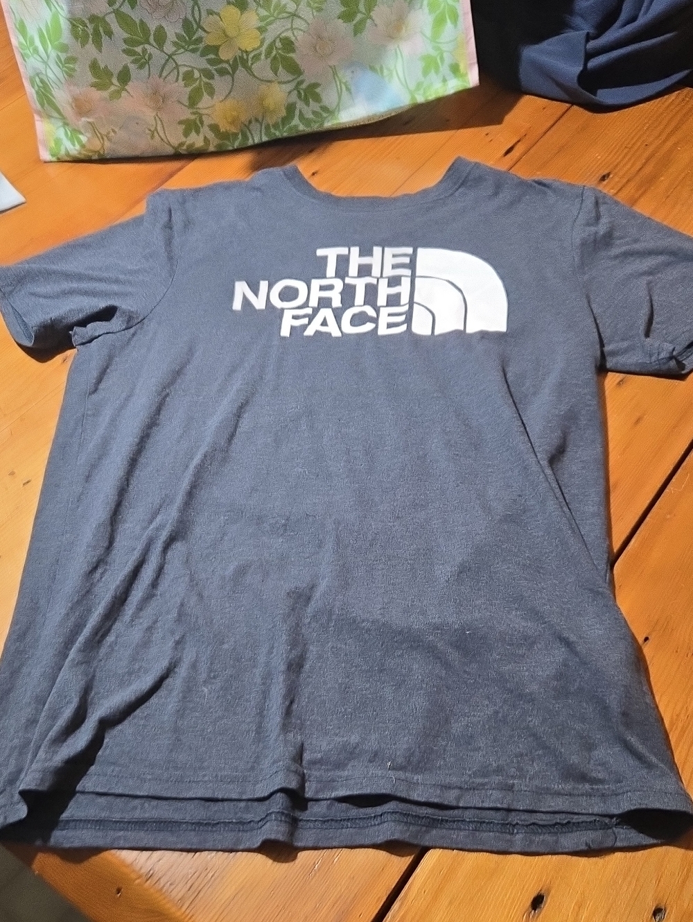 The North Face Men's Short Sleeve Logo Tee in Charcoal with White Logo Sz M